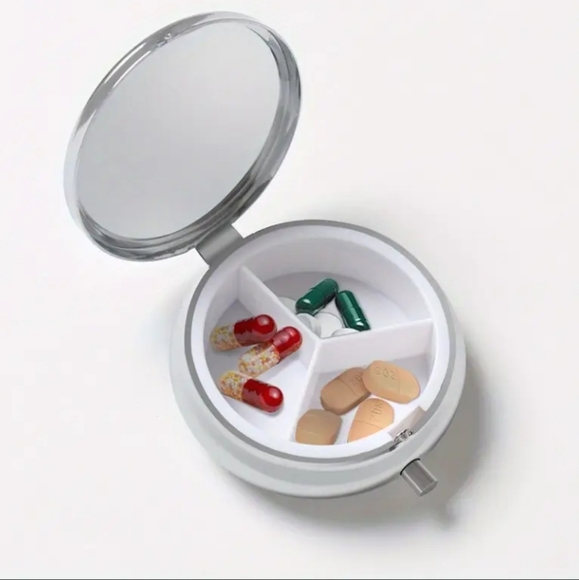 NEW! Patriotic Elk 3 Compartment Pill Organizer. NWOT - Picture 3 of 5